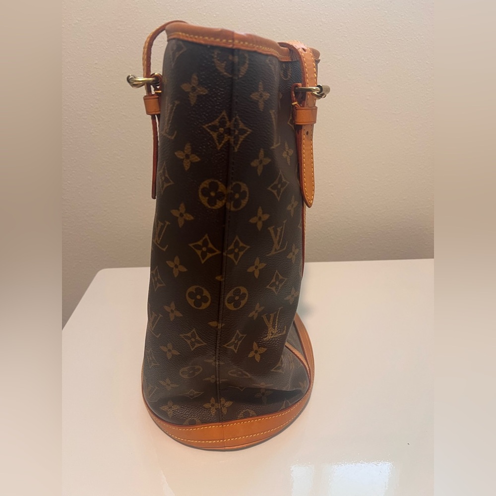 Louis Vuitton Bucket GM Monogram - Picture 5 of 16